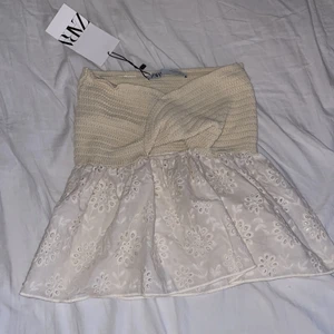 helt nytt zara linne - helt nytt zara linne som jag köpte förra veckan, insåg hemma att jag inte tyckte om den. Storlek S men sitter ganska tajt, så om du har en lite större byst så passar denna inte.