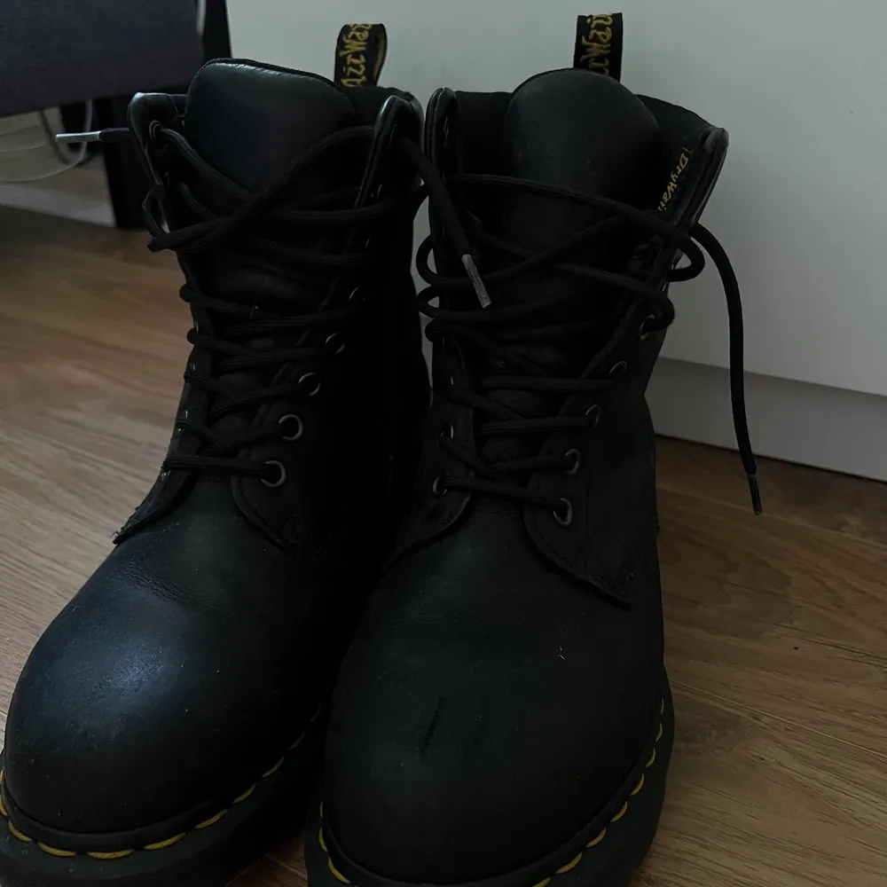 Stl 40 dr martens wp 1460. Skor.