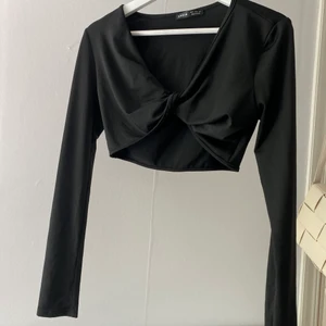 Topp - Superfin topp som är helt oanvänd, säljer pga för liten 