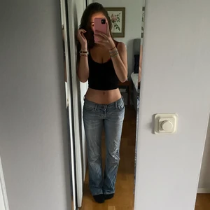 Lågmidjade fornarina jeans - Säljer mina favvo jeans, midjemått 38cm rakt över, innerbenslängd 80cm