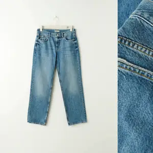 Säljer Gina Tricots slutsålda jeans. De är lågmidjade, raka i modell och från deras petite-utbud. Passar för alla som är runt 160 och ner. Storlek 38