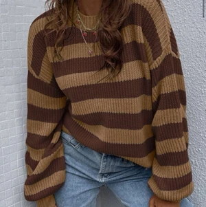 Sweater - Har bara använt den två gånger för att den är inte riktig min stil längre💕 bra skick