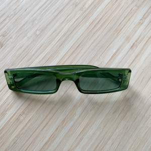 Oanvända gröna solglasögon 💚