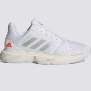 Tennisskor  - Helt oanvända Adidas courtjam bounce i storlek 38.    Kan skicka mot frakt eller mötas upp i Göteborg. 