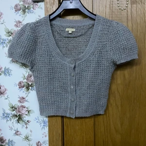 grå cropped kofta - supergullig croppad kofta från bik bok, har aldrig använt själv men fått den secondhand