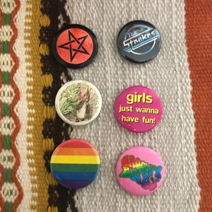 Pins  - Olika pins! En för 10kr alla för 50kr!:)