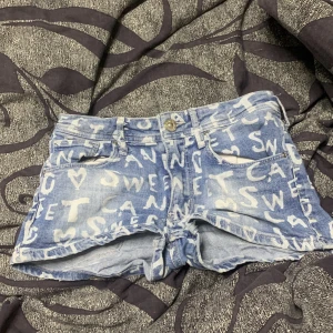 Låg midjade shorts  - 134