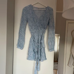 Söt klänning  - Söt blommig klänning. Bra skick! 