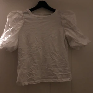 H&m - Helt ny aldrig använd om du är intresserad så kan jag skicka bättre bilder på hur den sitter  