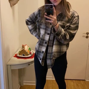 Jacka - Mysig tunn höstjacka i fint rutigt mönster från hm