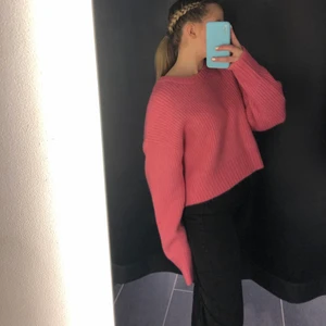 Stickad tröja - Världens härligaste stickade tröj, storlek XL men sitter mer som en M ❤️