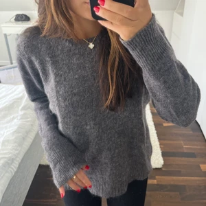 Stickad tröja, DAY Birger et Mikkelsen - Världens mysigaste stickade tröja från Day Birger et Mikkelsen i XL, men passar mig som är XS-S 🍂😍