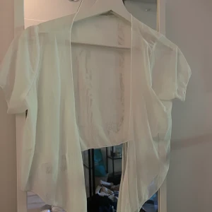 Tröja  - Oanvänd ”tröja”/kofta