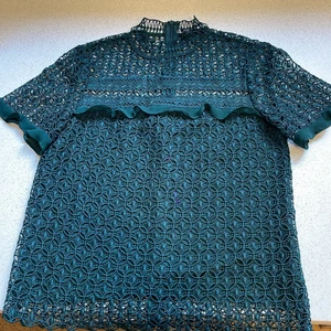 Spets-topp zara - Säljer denna fina blus från zara i storlek XS, fungerar utmärkt för S oxå! 🌸💗kan självklart fraktas