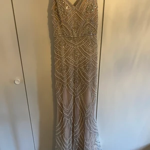 Klänning  - Min favorit Klänning använd 2 gånger. Passar xs/s 🤍