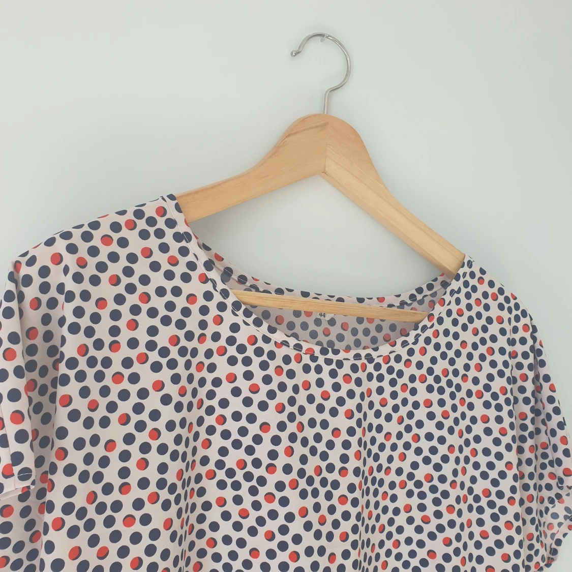 Prickig tröja med rosett - 91