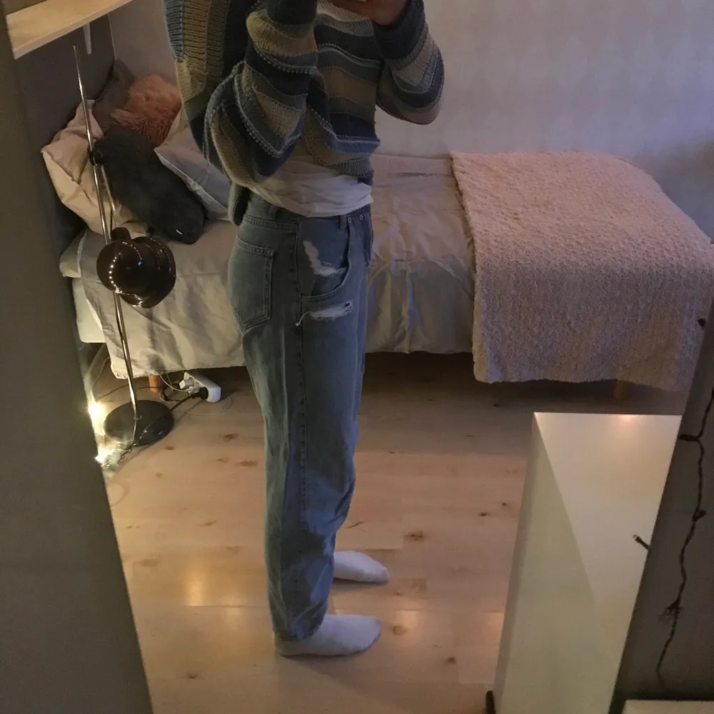 Jeans från pull & bear💙 Storlek 33 men passar mig som har 34. . Jeans & Byxor.