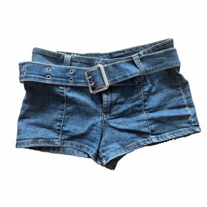 Jeans shorts - Färgen är mest sanningsenlig på första bilden❤️