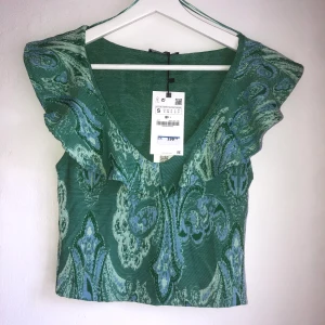 Volang topp - Oanvänd,Grön,mönstrad volang topp från zara  