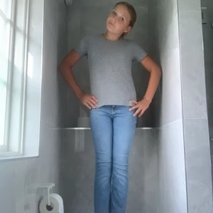 Zara jeans i stl 34 - Knappt använda!