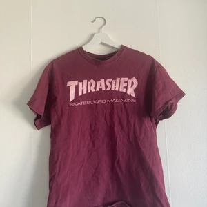 Thrasher t-shirt - Begagnad thrasher T-shirt. Stor small, liten medium 