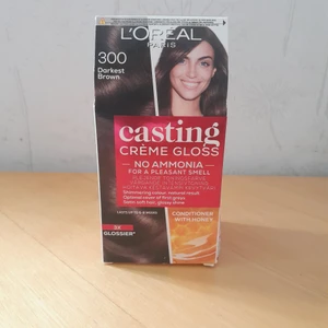 Mörkbrun hårfärg  - Köpte två förpackningar när jag färga håret men behövde bara använde en. Det är en super bra temporär hårfärg för att testa en ny look ;)  Efterbehandlings balsamet är super bra och håret blir extremt mjukt av det