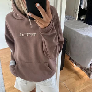 Hoddie  - Hoddie från boohoo mycket bra skick nästan aldrig använd säljer då jag har andra hoddies 