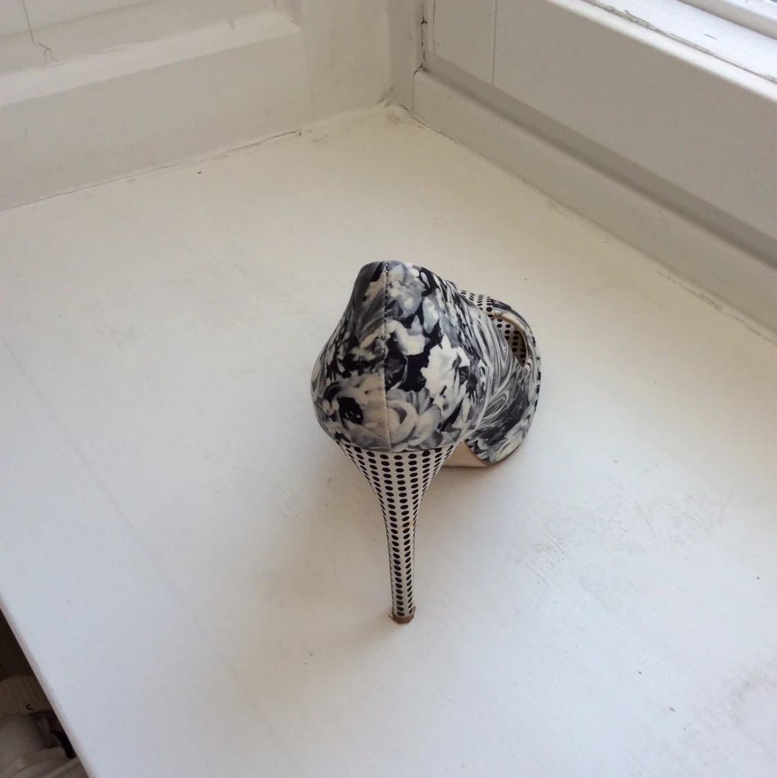 Karen Millen Skor med rosett + passande handväska  - 91