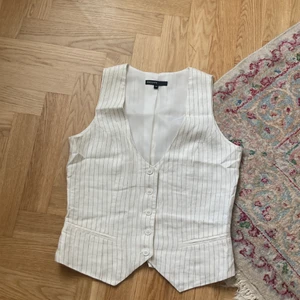 Väst - Figursydd randig väst köpt secondhand, men i bra skick! ✨✨