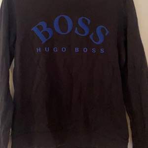 Mycket fin Hugo boss tröja. Äkta. Använder inte längre. 
