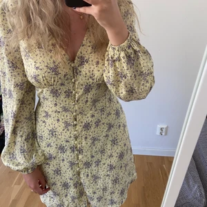 Klänning - Helt oanvänd klänning