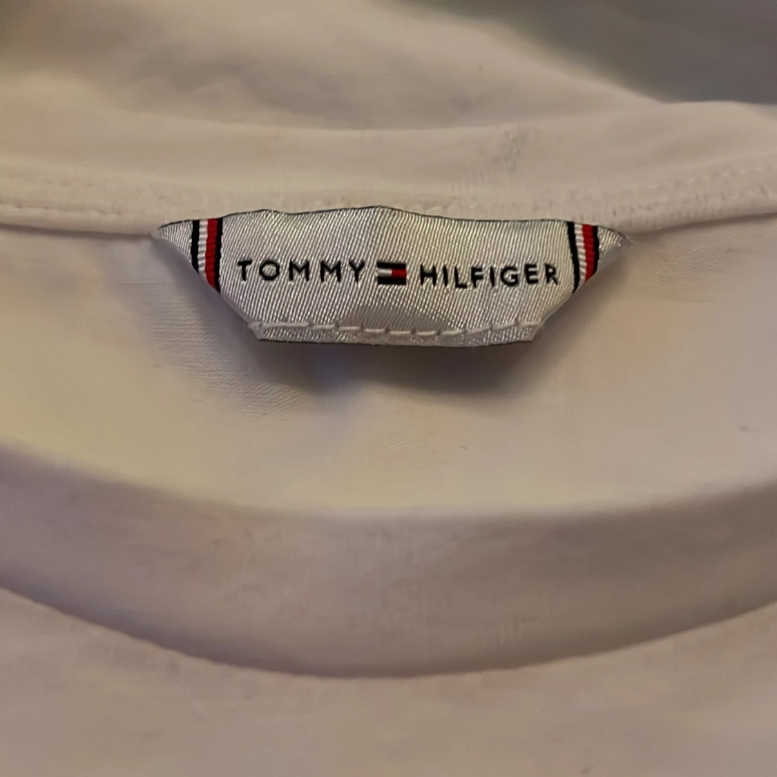 Äkta Vit Tommy Hilfiger t-shirt - 90