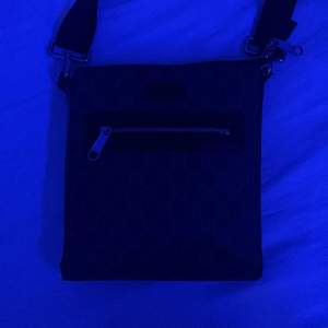 Louis Vuitton väska (Axelväska) LV | Plick Second Hand