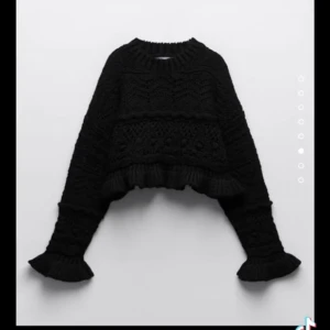 Stickad tröja zara,strl M - Skitsnygg stickad tröja från zara! Aldrig använd, så den är som ny😍😍😍Köpt för 400 säljer för 200!