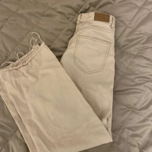 Begie jeans  - Begie jeans från asos. Super snygga knappt använda 