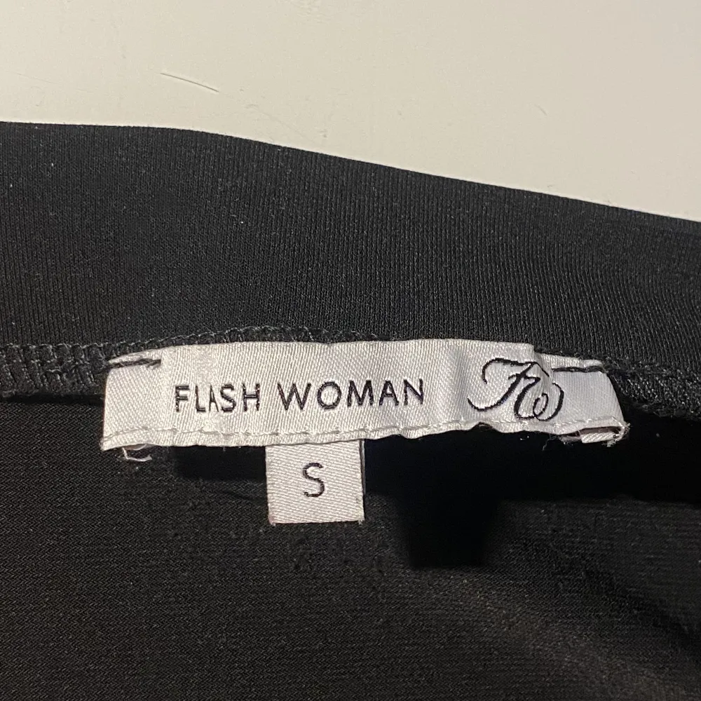 Low waisted svart kjol från Flash Woman i storlek s. Tunt och stretchigt material, super skön! 🖤. Kjolar.