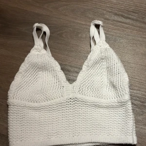 Vitt linne - Detta linne använde jag på sommaren 2022. Inga skador eller missfärgningar- mycket bra skick. Köptes för 99kr. Säljer för 50kr. Skickat med postnord.❤️