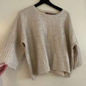 Glittrig topp - Köparen står för frakt Oanvänd💕