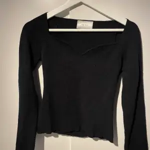 Lenora Knit blouse från Neo noir i storlek 34. 
