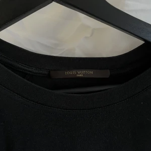 Lv tröja  - Köp second hand  Passar s/m