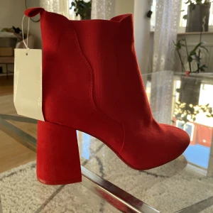 Helt nya skor - Helt nya oanvända  Storlek 37