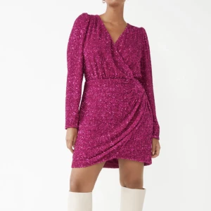 Paljettklänning & Other Stories - Helt ny paljettklänning med lapparna kvar från & Other Stories i storlek 36. Nypris: 1 450kr