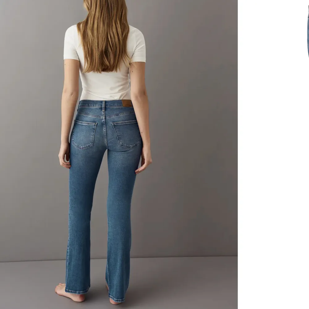 Lågmidjade jeans från Gina Tricot i tall modell. Bootcut med innerbenslängd 86 cm. Slutsålda i denna storlek och är endast använda en gång💕 . Jeans & Byxor.