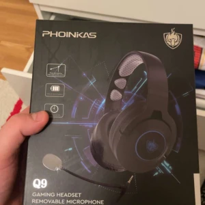 Hörlurar  - Jättebra hörlurar inte använd då mycket billigt med bra kvalitet skriv  om du intresserad 