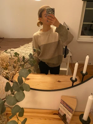 Stickad tröja  - Superfin stickad tröja som passar väldigt bra till jeans en lite kallare dag! Den är så himla skön💕