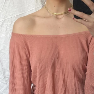 Stine Goya tröja  - I gammalrosa färg med gulddetaljer 