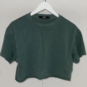 Toppar - 🦋Croppad toppar 🦋 Köpt på BikBok 🦋Stl S 🦋Pris 3 för 100