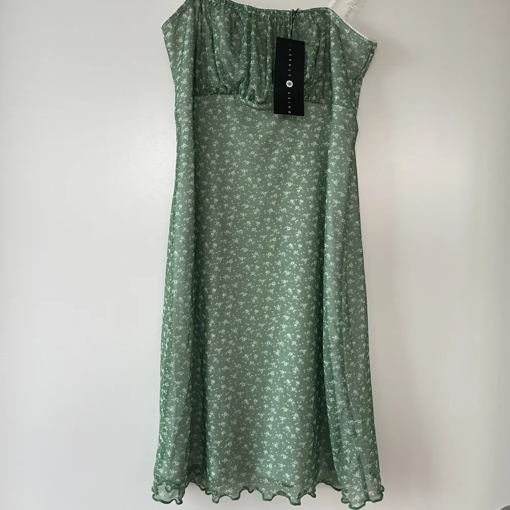 Mini klänning, nyskick! Superfin 🫶🏼köpt från ASOS och märket är Daisy Street. Klänningar.