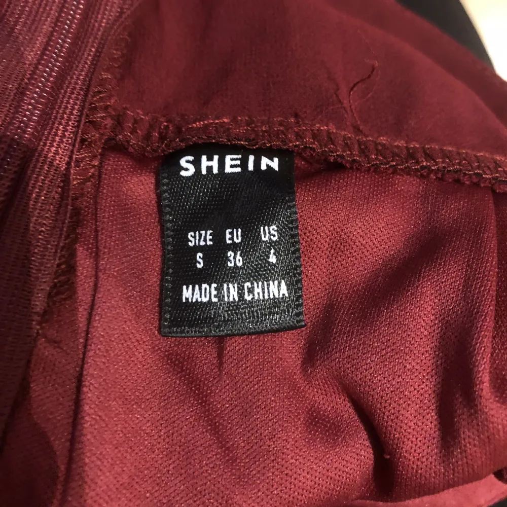 superfin helt oanvänd balklänning i storlek 36💕köpt på shein, säljer då returtiden har gått ut😊Vinröd/röd. Klänningar.