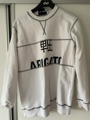 Axel Arigato  - Skön sweatshirt från Arigato, använd ett antal gånger men riktigt fint skick. Inköpt för 1500. 